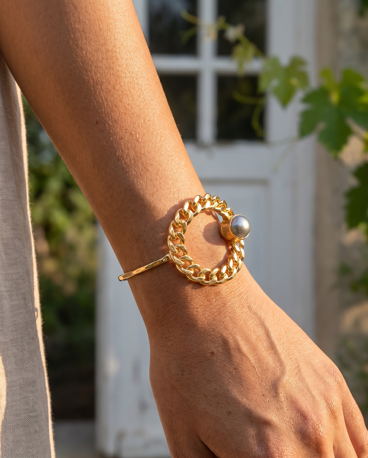 bracelet with chain pearl closure