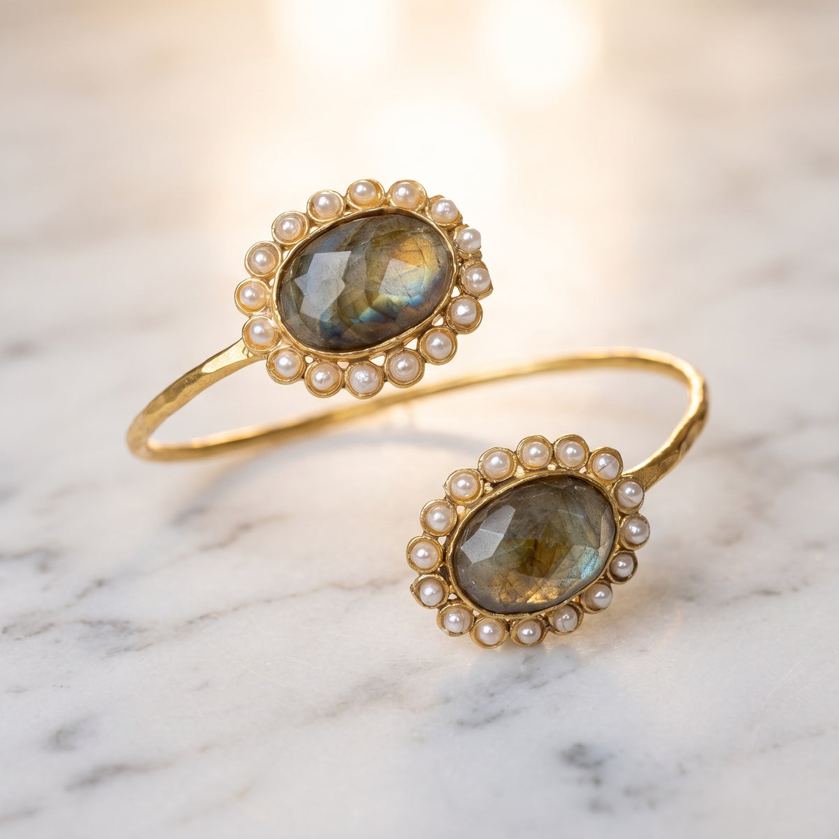 Elegant Goldplated Bangle with Labradorite Gemstones