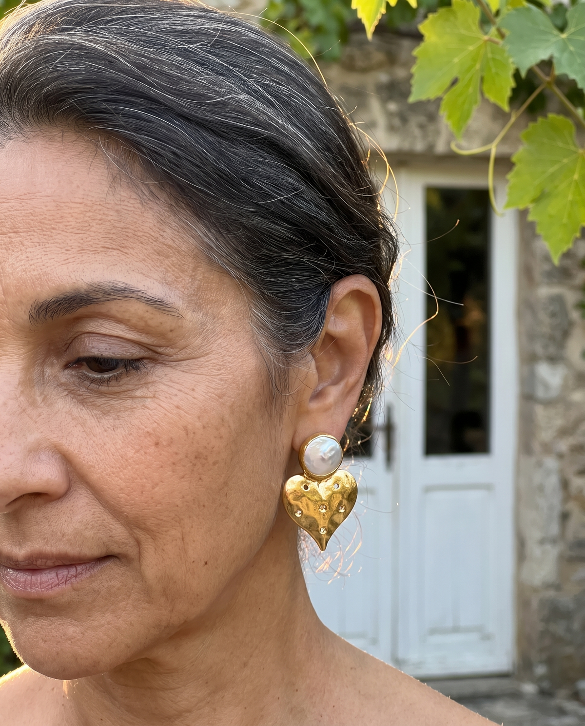 heart pearl stud earrings