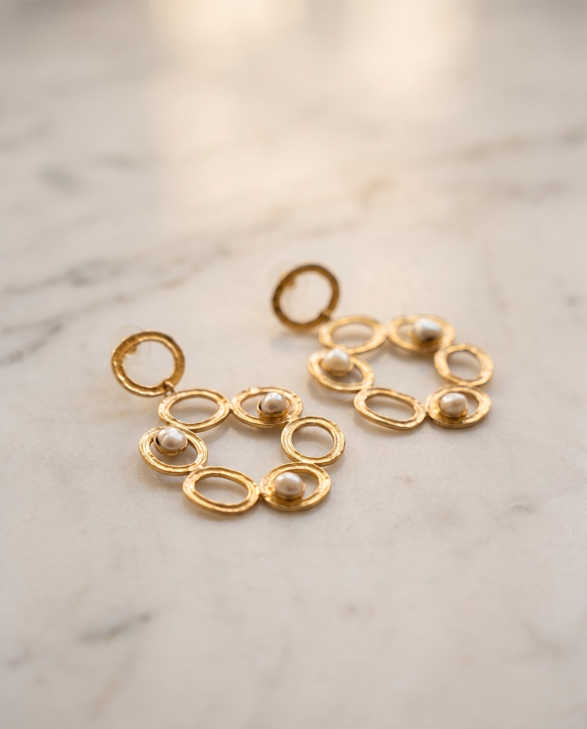 Pearl loop hoop earrings