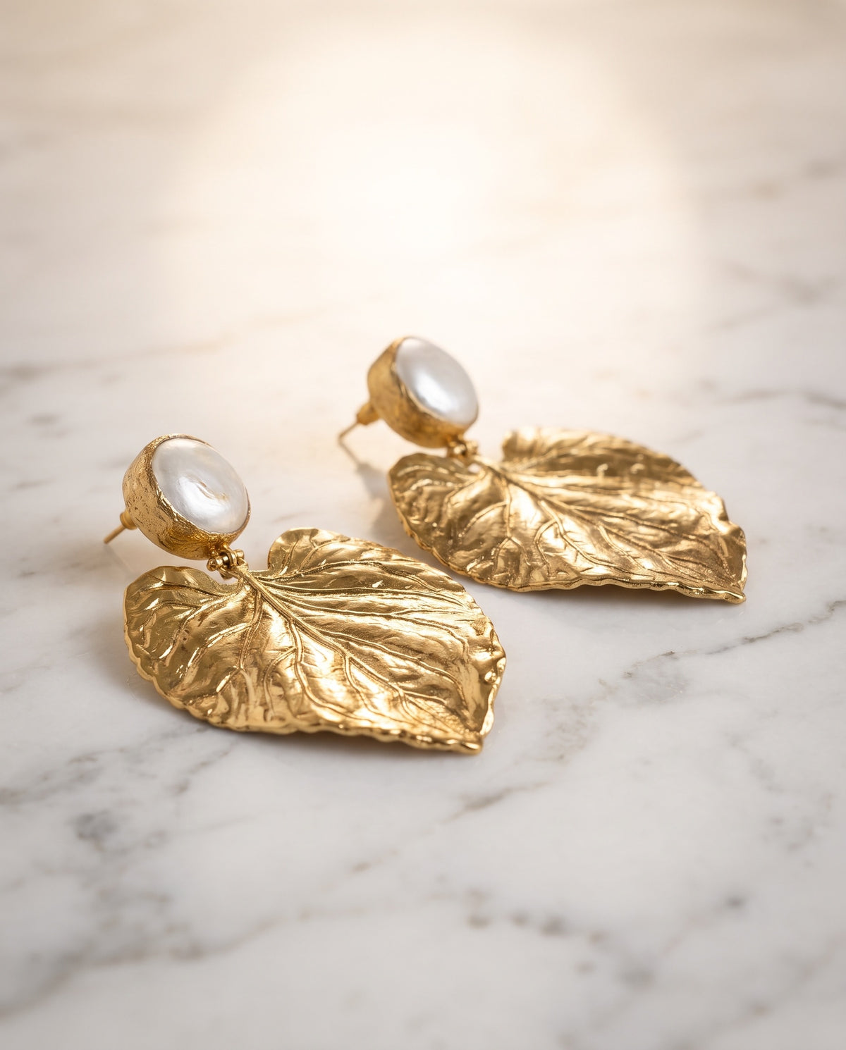 the golden leaf pearl earrings