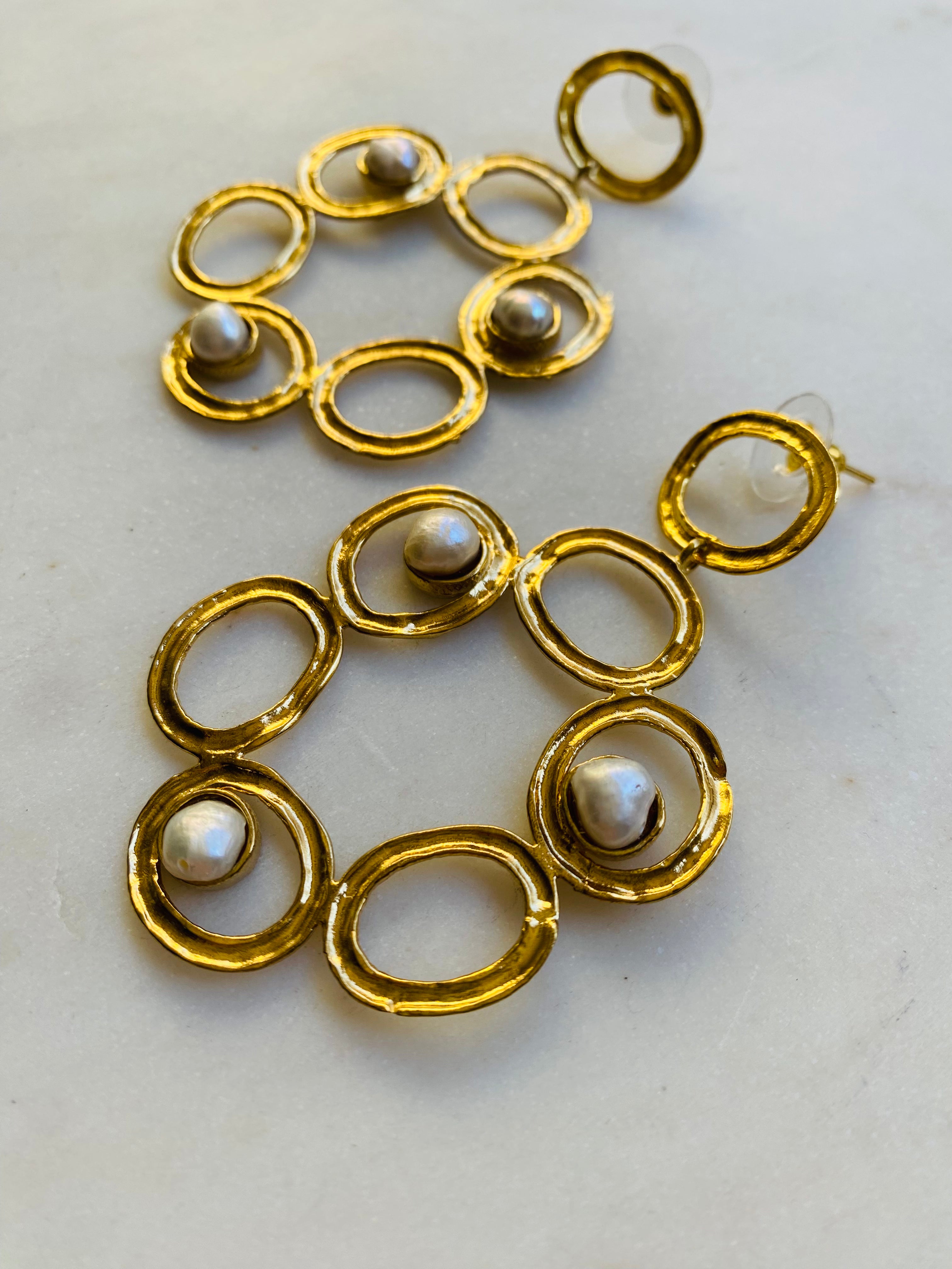 Pearl loop hoop earrings