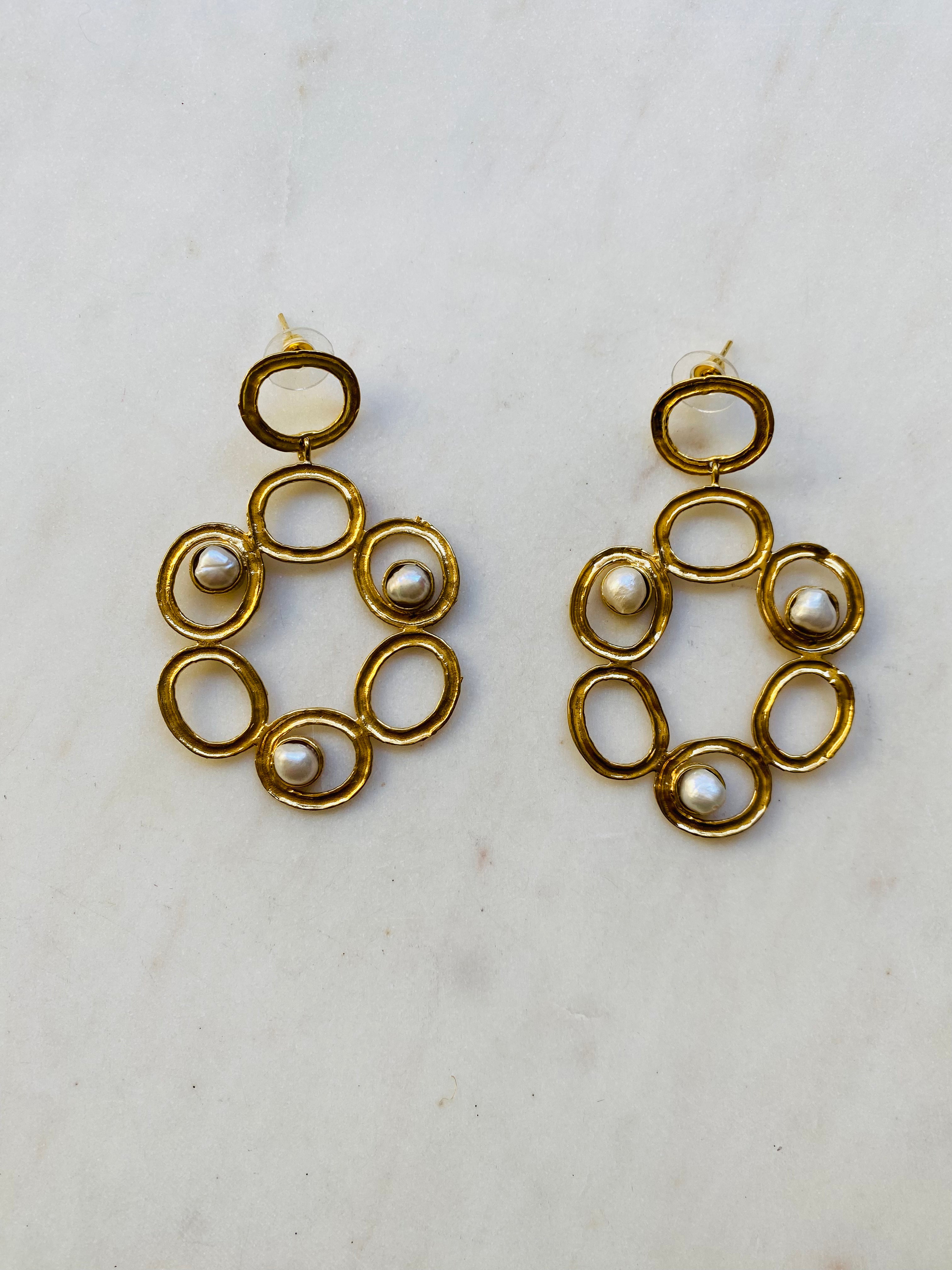 Pearl loop hoop earrings