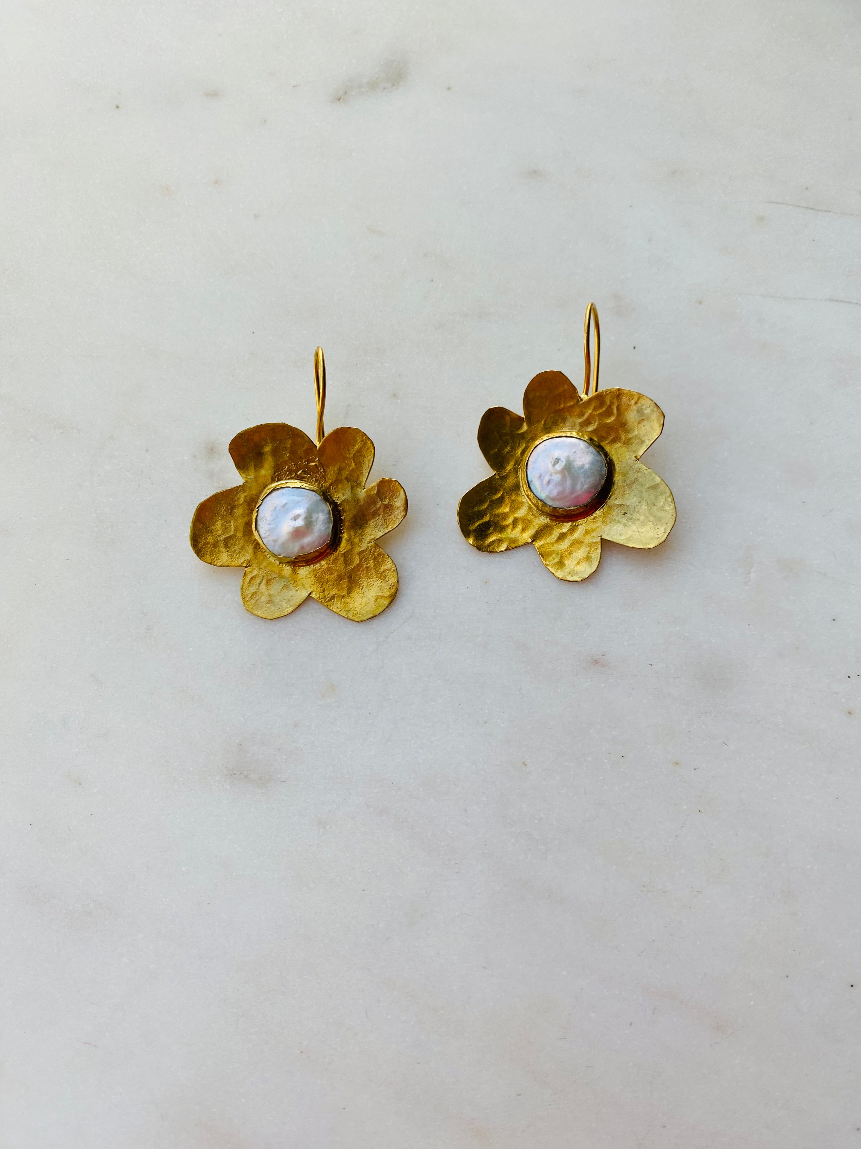 gold flower pearl earrings