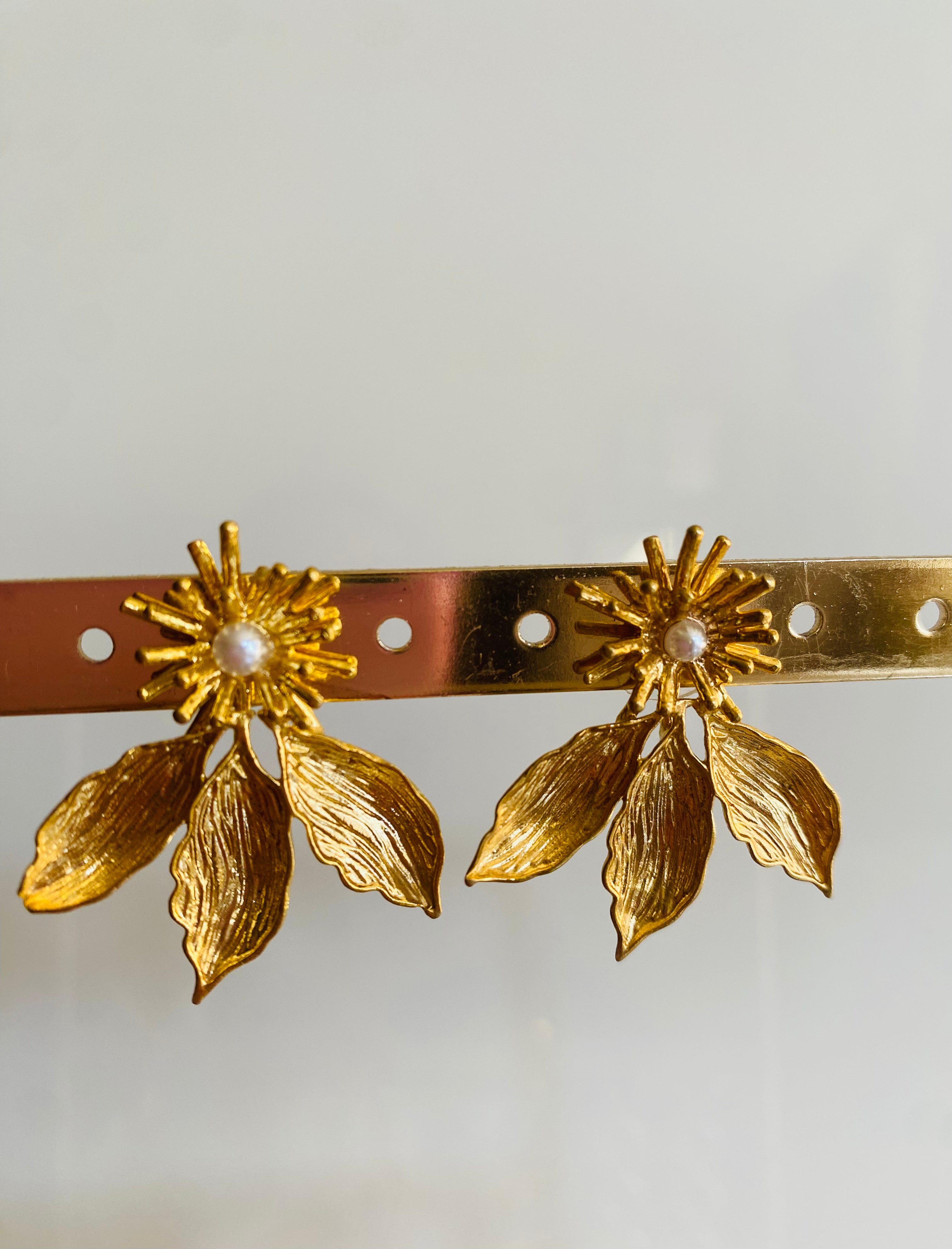 gold flower design pearl earrings