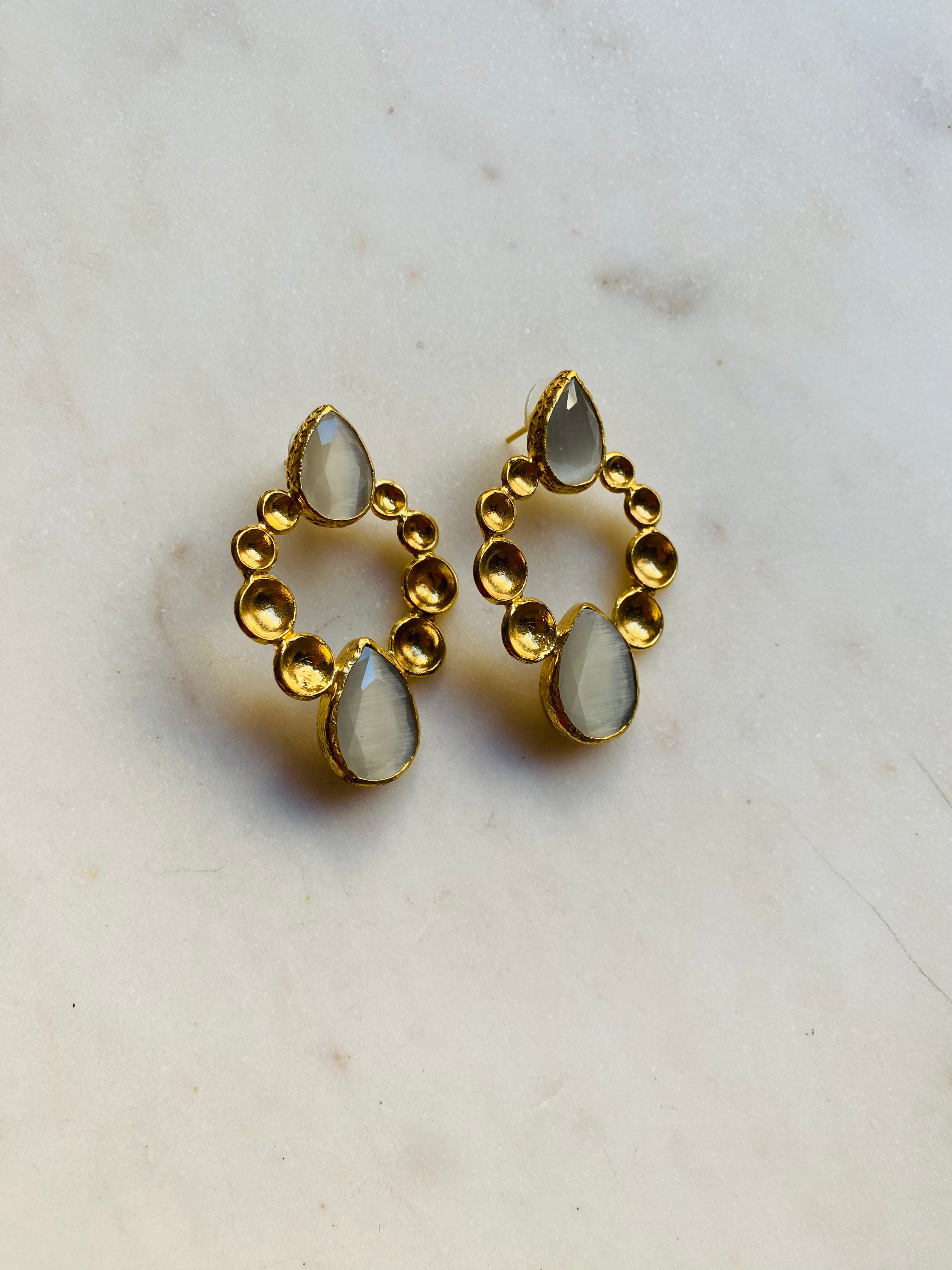 circle shaped earrings white gemstone