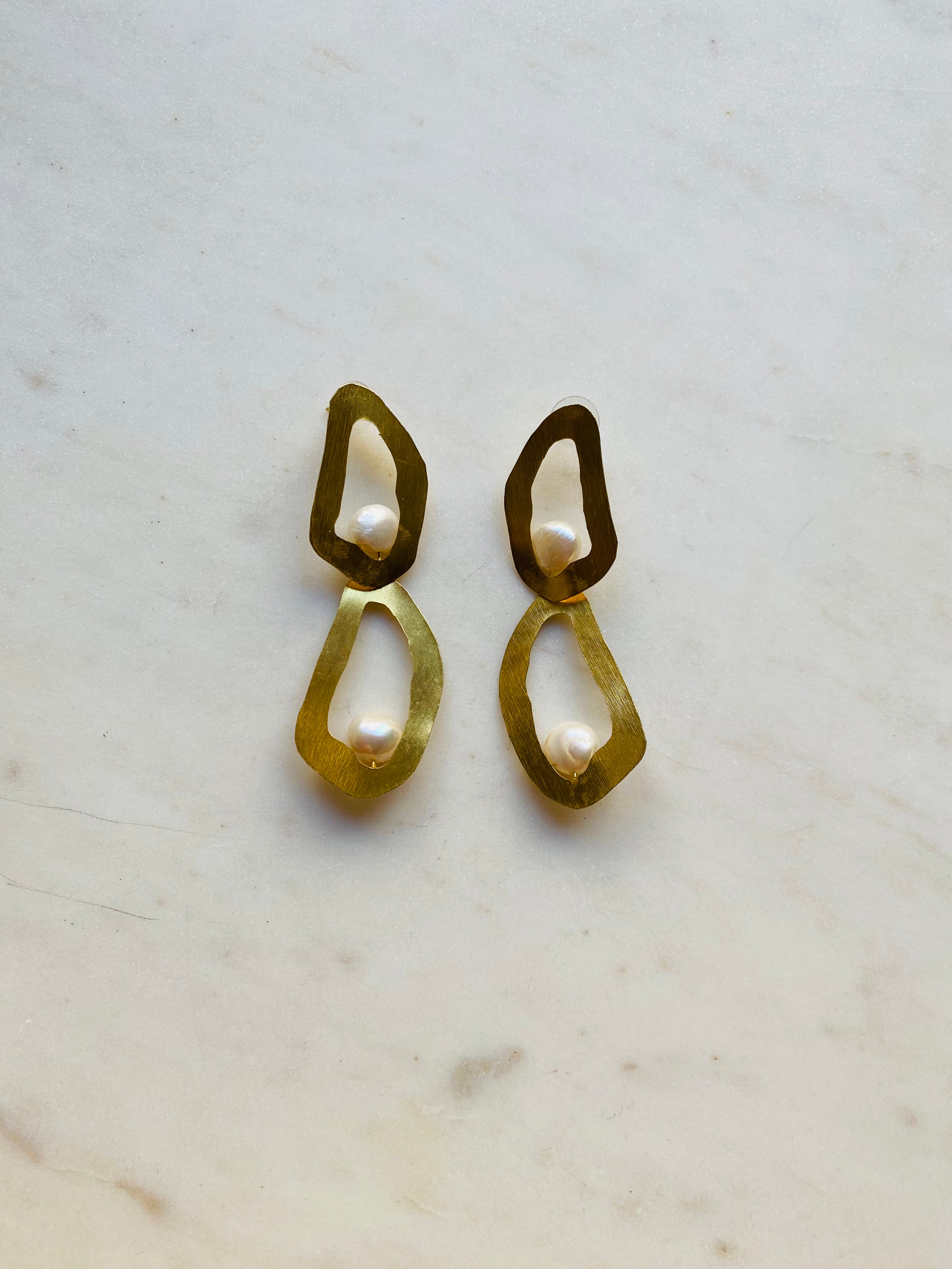 double oval goldplated earrings with pearl