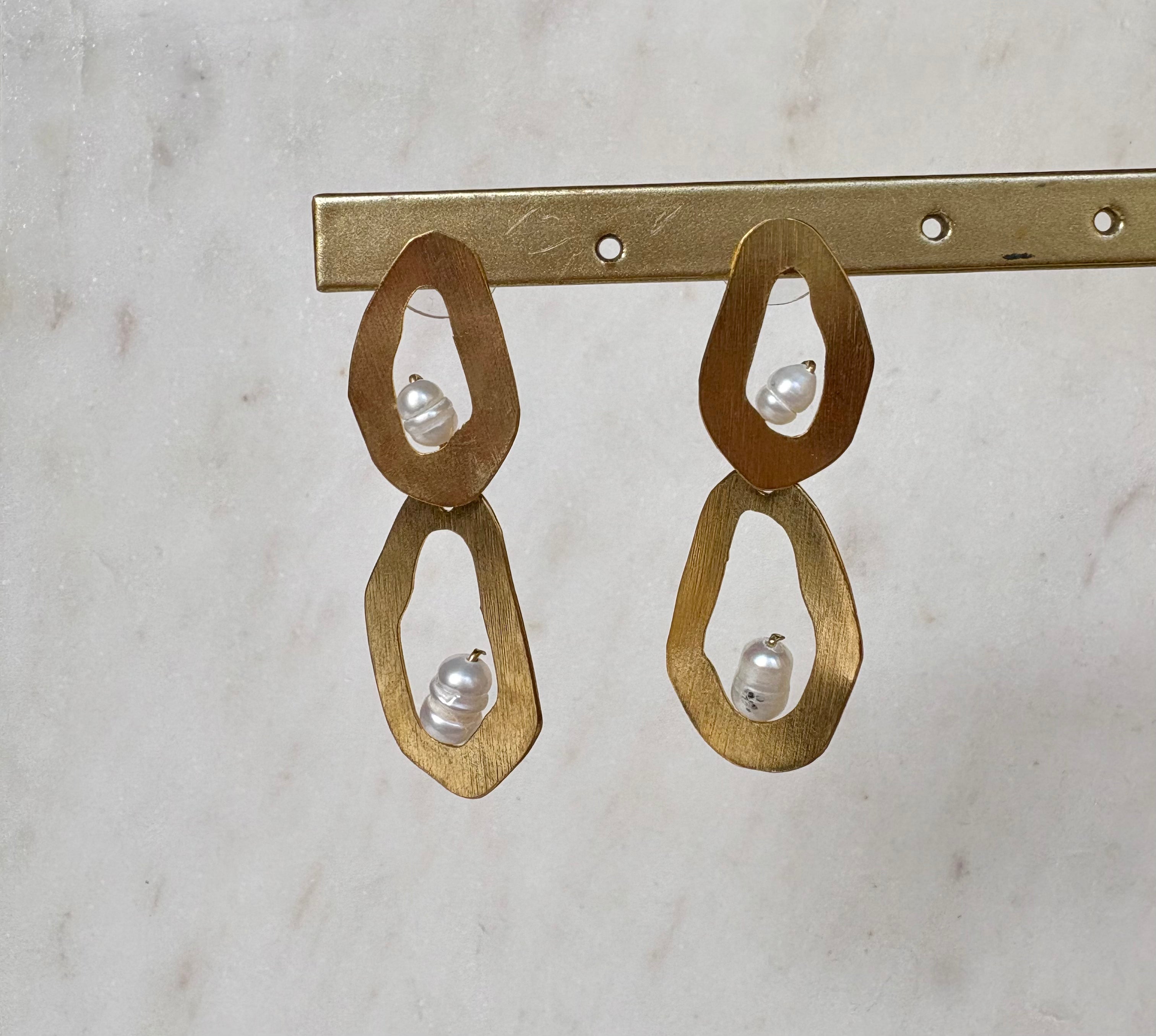 double oval goldplated earrings with pearl